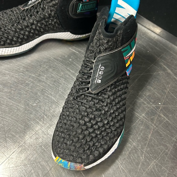 Nike Air Zoom UNVRS Size 8.5 Men - Picture 2 of 15